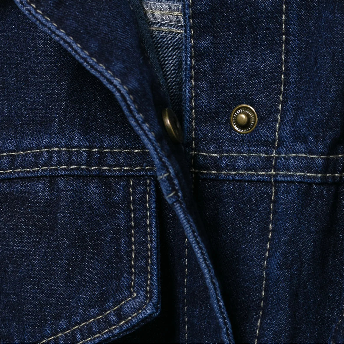 Women’s Belted Denim Utility Jacket with Structured Collar and Relaxed Fit